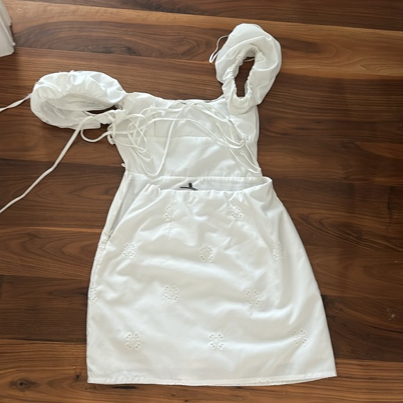 Zara white flowered dress size medium - Picture 2 of 2